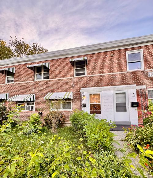 40 Court D, Unit 215 Avenue, Bridgeport, CT, 06610 | Card Image