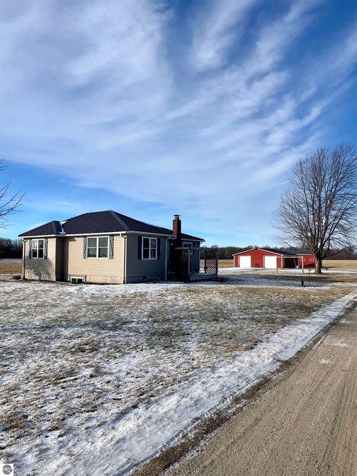 1523 E Clark Road, St. Louis, MI, 48880 | Card Image