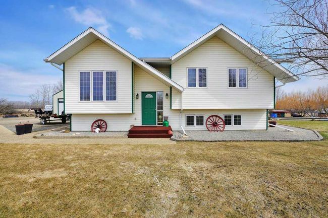 37549 781 Highway, Home with 5 bedrooms, 2 bathrooms and 8 parking in Rural Red Deer County AB | Image 1