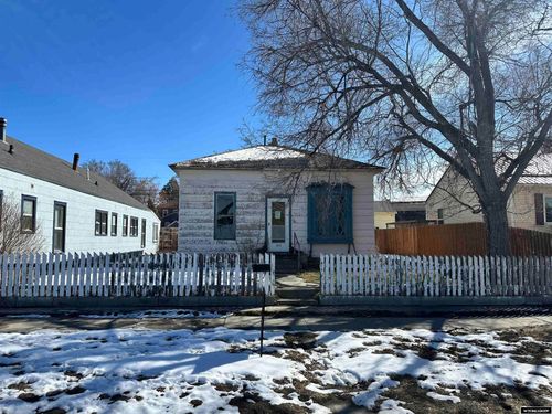 219 S 3rd St, Douglas, WY, 82633-2552 | Card Image