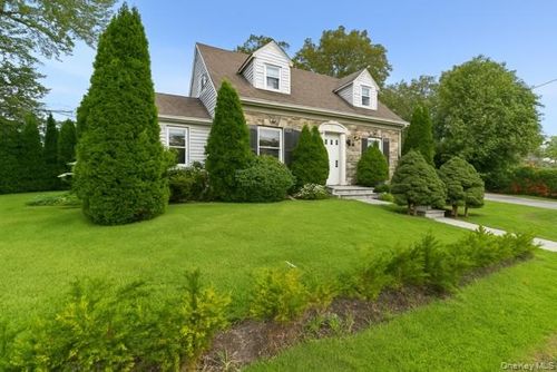 73 Middle Rd, Eastchester, NY, 10709-3843 | Card Image