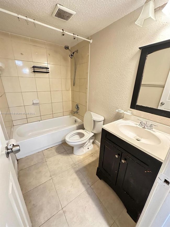 APT-105 - 8540 N Sherman Cir, Condo with 2 bedrooms, 1 bathrooms and null parking in Miramar FL | Image 9