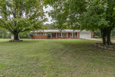 2261 Skyview Dr, House other with 3 bedrooms, 2 bathrooms and 2 parking in Centerville TN | Image 3