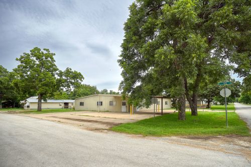 401 Wilkes Street, Smithville, TX, 78957 | Card Image