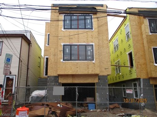 682 N 7th St, Newark, NJ, 07107-2512 | Card Image