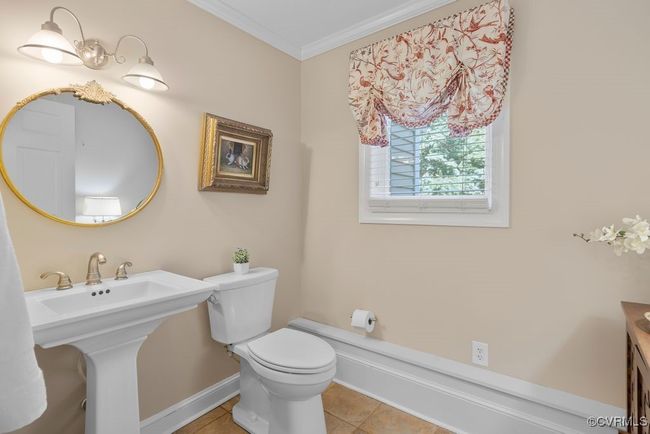 downstairs 1/2 bath | Image 20