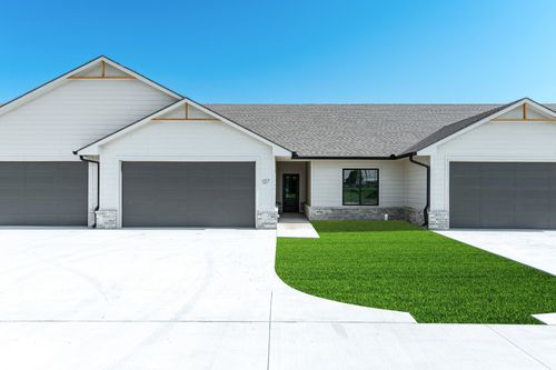 127 N Sheridan Ave, Valley Center, KS, 67147-4807 | Card Image