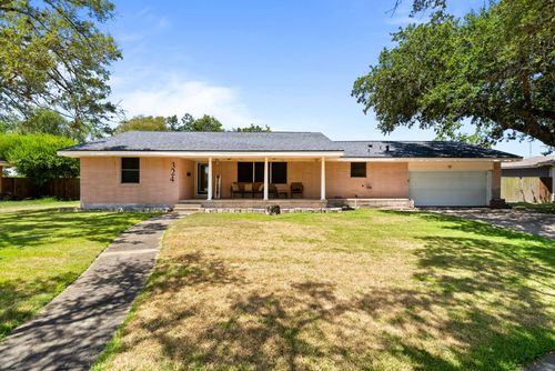 324 Woodlawn St, Sinton, TX, 78387-3230 | Card Image