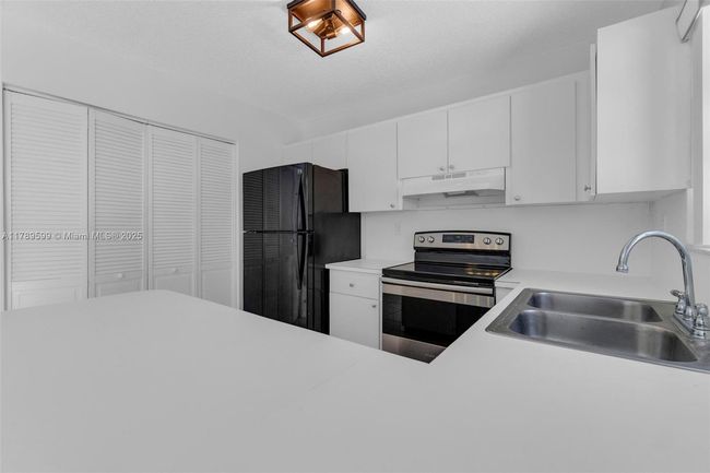 APT-84 - 10375 Sw 154 Th Circle Ct, Condo with 3 bedrooms, 2 bathrooms and null parking in Miami FL | Image 8