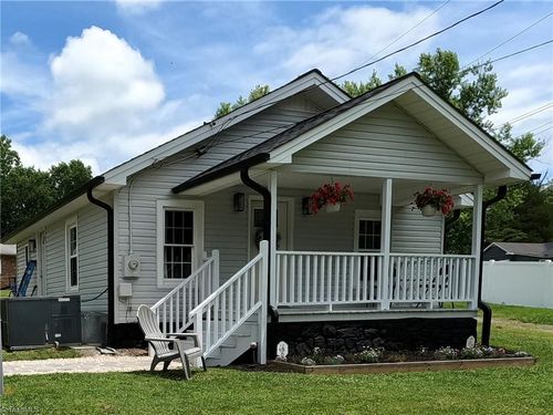 110 Vestal Ave, Jonesville, NC, 28642-2643 | Card Image