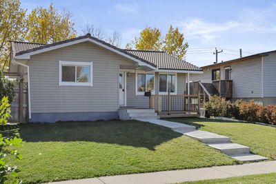 477 72 Ave Ne, House other with 5 bedrooms, 4 bathrooms and 2 parking in Calgary AB | Image 3