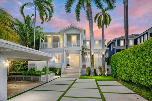 745 Ne 77th St, Miami, FL, 33138-5216 | Card Image
