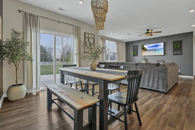 Living Room/dining space | Image 17