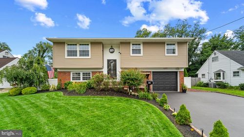 24 Sycamore Dr, BURLINGTON TOWNSHIP, NJ, 08016-3138 | Card Image