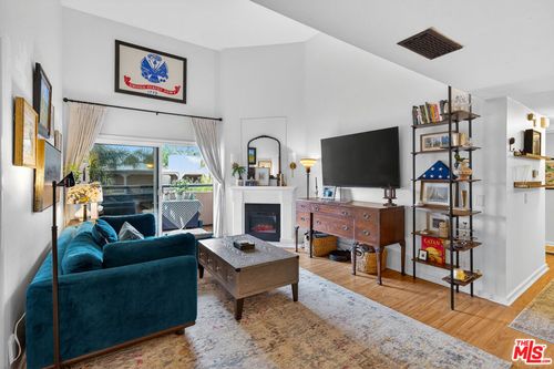 apt-314-8300 Manitoba St, Playa del Rey, CA, 90293-8725 | Card Image