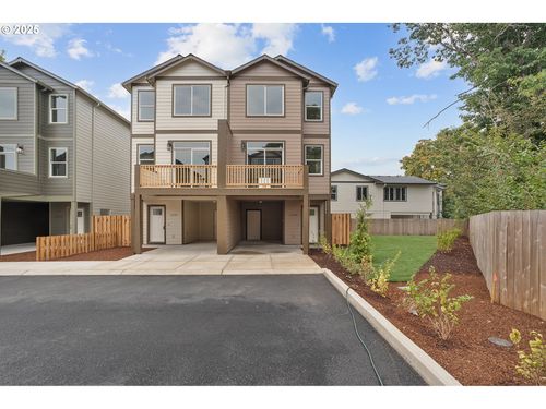 11183 Se Stark St, Portland, OR, 97216-3352 | Card Image