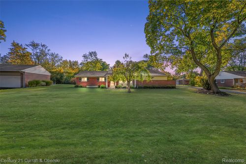 28248 Bayberry Rd, Farmington Hills, MI, 48331-3316 | Card Image