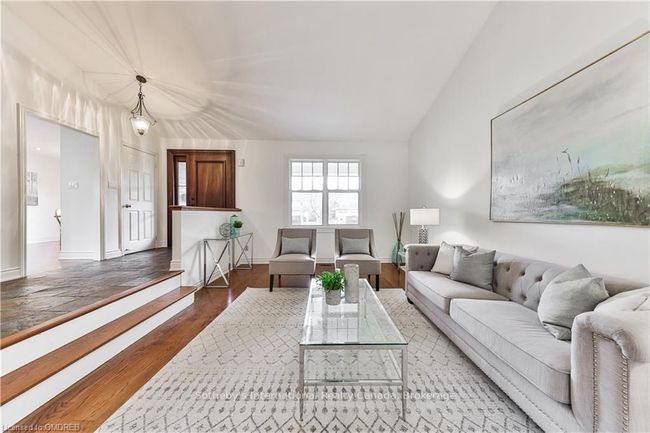 2230 All Saints Cres, House other with 4 bedrooms, 3 bathrooms and 4 parking in Oakville ON | Image 5