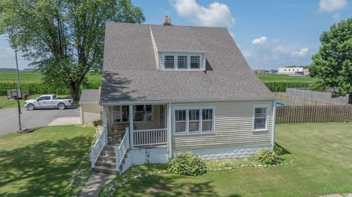 301 N Gretchen St, Walton, IN, 46994-9435 | Card Image