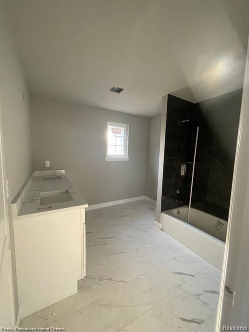 67730 Madeline St, Richmond, MI, 48062-5926 | Card Image