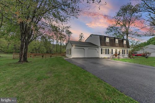 772 Hunters Run Rd, Pottstown, PA, 19465-7370 | Card Image