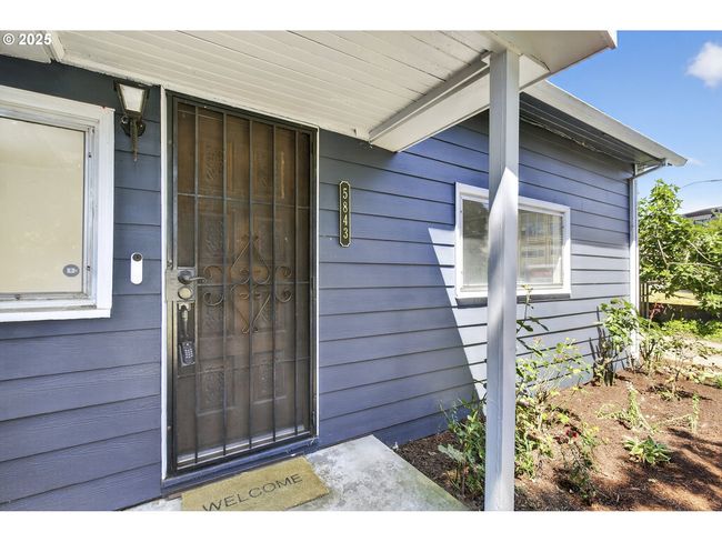 5843 Se 90 Th Ave, House other with 3 bedrooms, 2 bathrooms and null parking in Portland OR | Image 5
