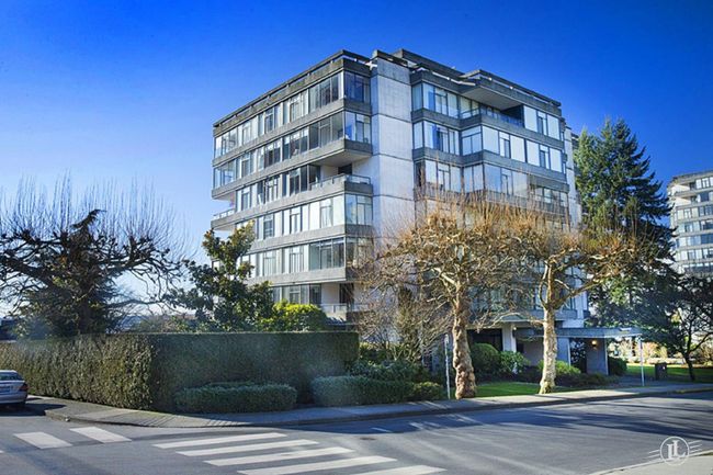 305 - 1420 Duchess Avenue, Condo with 2 bedrooms, 2 bathrooms and 1 parking in West Vancouver BC | Image 1