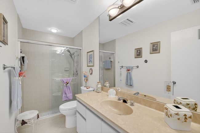 6858 Fountains Cir, Condo with 3 bedrooms, 3 bathrooms and null parking in Lake Worth FL | Image 41