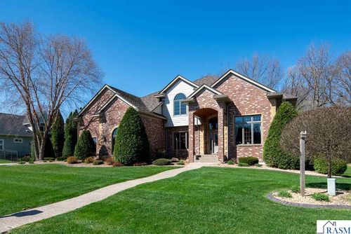 204 Woodhill Ct, Mankato, MN, 56001-4775 | Card Image