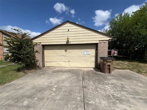 4519 24th St, Dickinson, TX, 77539-5473 | Card Image