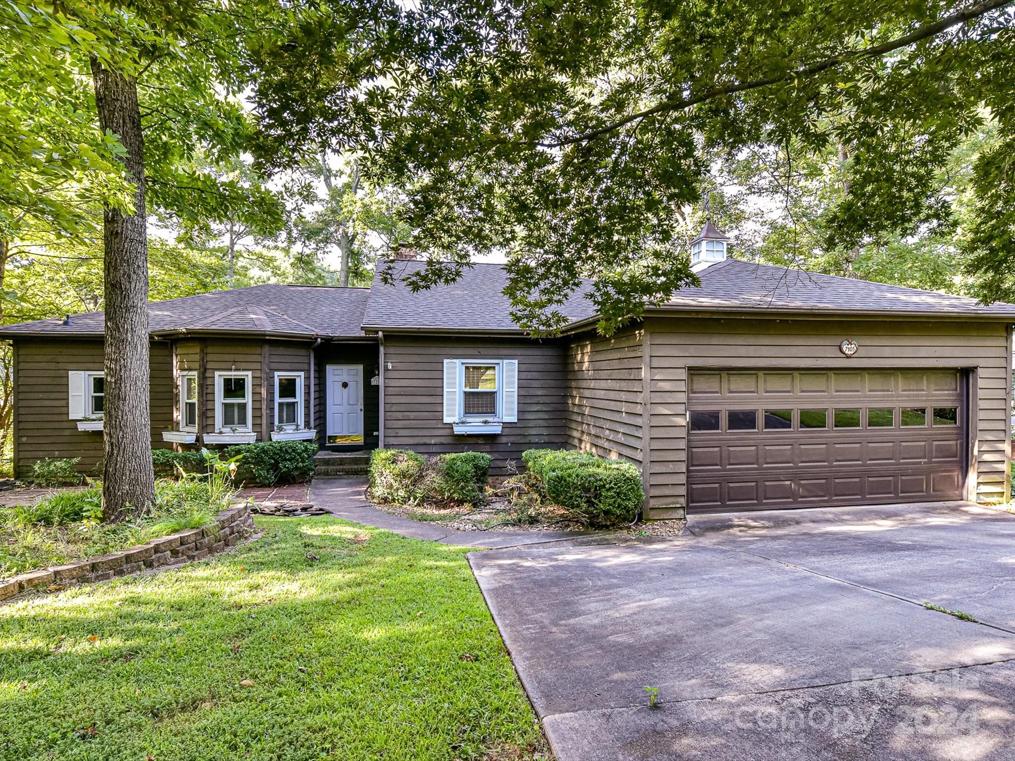Lakeside Dr, Charlotte, NC 28215