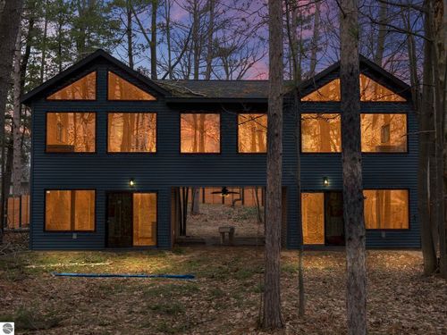 602 S King St, Lake City, MI, 49651-9172 | Card Image