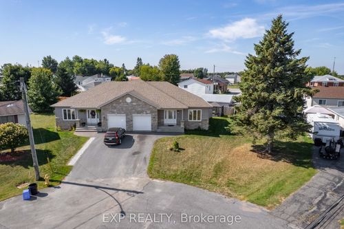 {{alt}} | Card Image