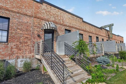 10-25 W Commercial St, Waterloo, IA, 50701-1308 | Card Image