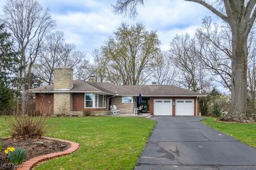 38 Meadowcrest Dr, Parkersburg, WV, 26104-9394 | Card Image