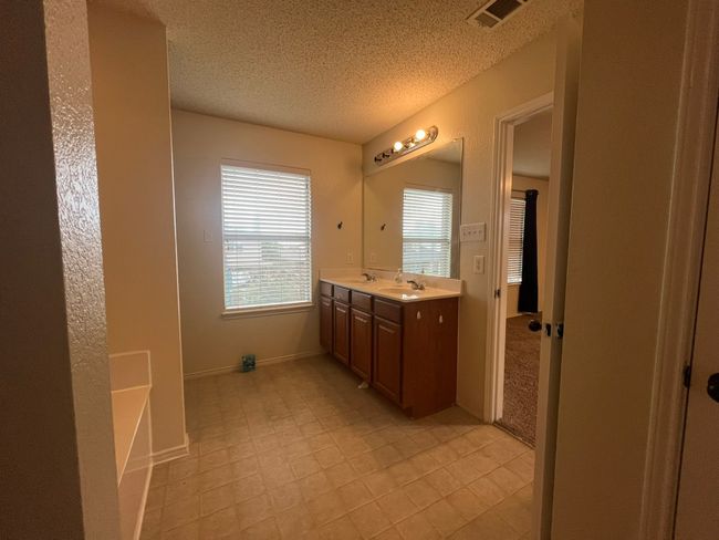 1625 Withers Way, House other with 3 bedrooms, 3 bathrooms and null parking in Krum TX | Image 18