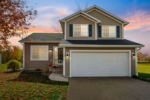 2935 Abbey Rd, Marion, IA, 52302-9006 | Card Image