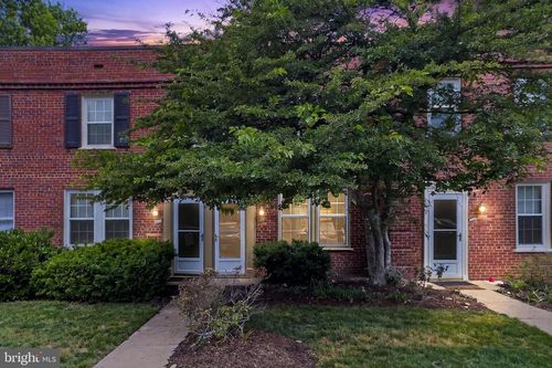 633-2701 16th St S, ARLINGTON, VA, 22204-4946 | Card Image