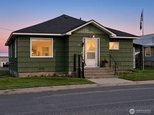 511 Se Brace St, Wilbur, WA, 99185-8922 | Card Image
