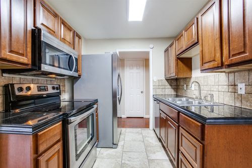 811 Brentwood Ln, Richardson, TX, 75080-3020 | Card Image