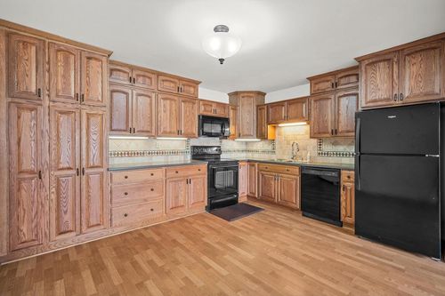 10340 W Parkwood Drive, Franklin, WI, 53132 | Card Image