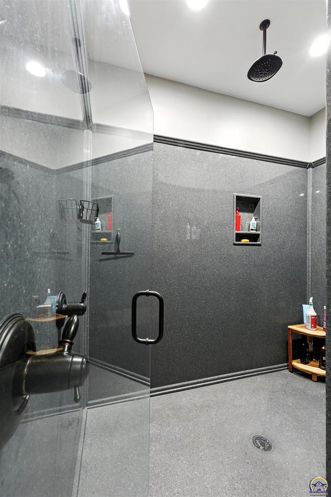 6010 Sw Douglas Rd, House other with 3 bedrooms, 3 bathrooms and null parking in Topeka KS | Image 29
