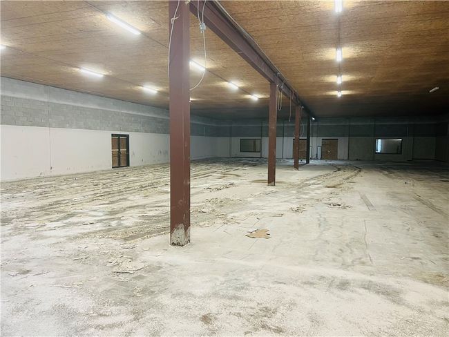 200 Spitler Park Plz, Home with 0 bedrooms, 1 bathrooms and 10 parking in Mt. Zion IL | Image 6