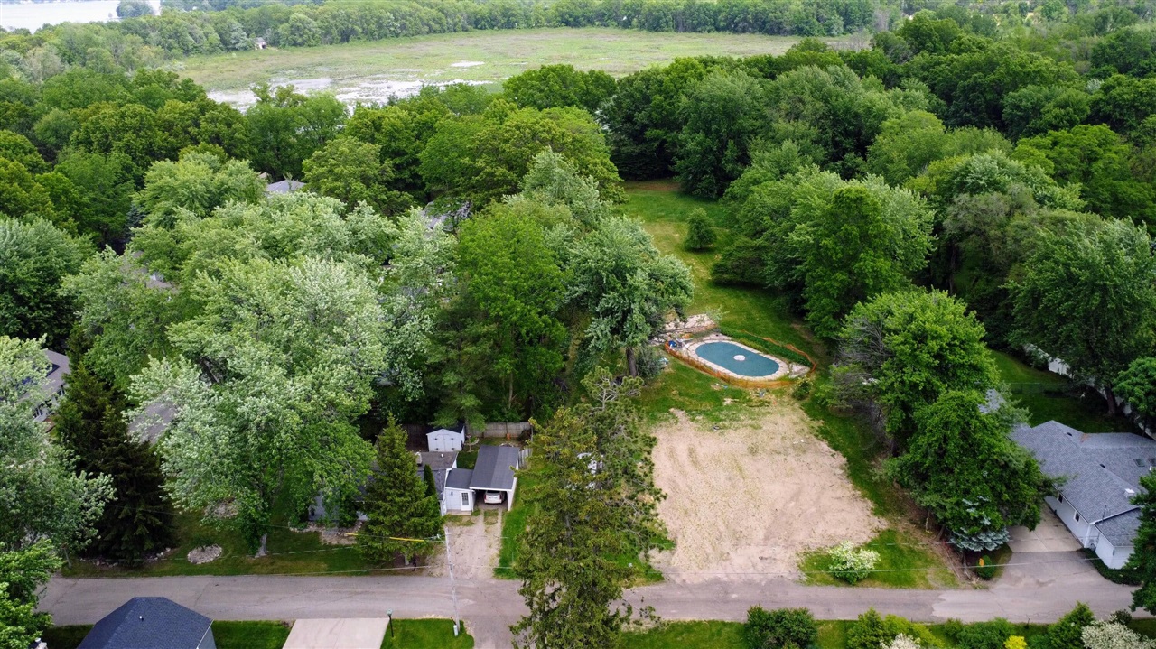 Weaver Dr, Portage, MI 49002
