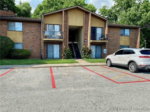 apt-99-7050 Wildwood Cir, Louisville, KY, 40291-1754 | Card Image