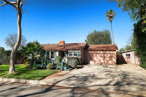 1060 Grandview Ave, Fullerton, CA, 92835-4025 | Card Image