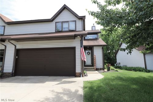 861 Westland Dr, Medina, OH, 44256-3406 | Card Image