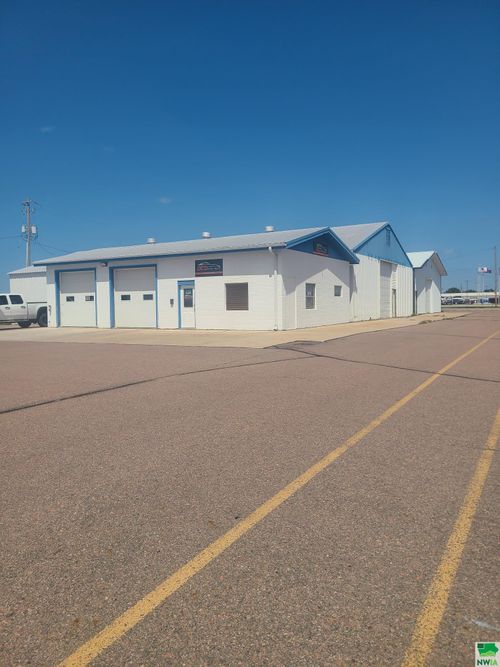 915 &amp; 939 &amp; 848 Hawkeye Ave. Sw &Amp; Blue Diamond Dr., LeMars, IA, 51031 | Card Image