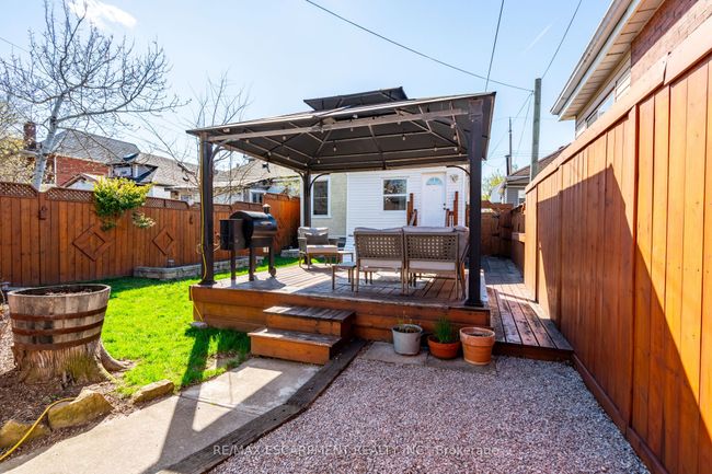 114 London St N, House other with 3 bedrooms, 2 bathrooms and 2 parking in Hamilton ON | Image 39