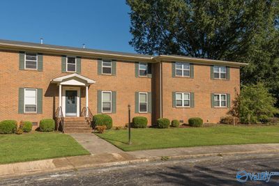 D - 8205 Willowbrook Circle, Condo with 3 bedrooms, 2 bathrooms and null parking in Huntsville AL | Image 1